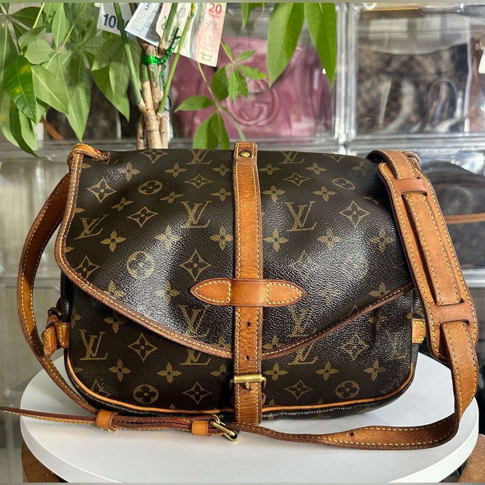 Authentic Louis Vuitton Saumur Monogram Crossbody Bag Vintage good condition